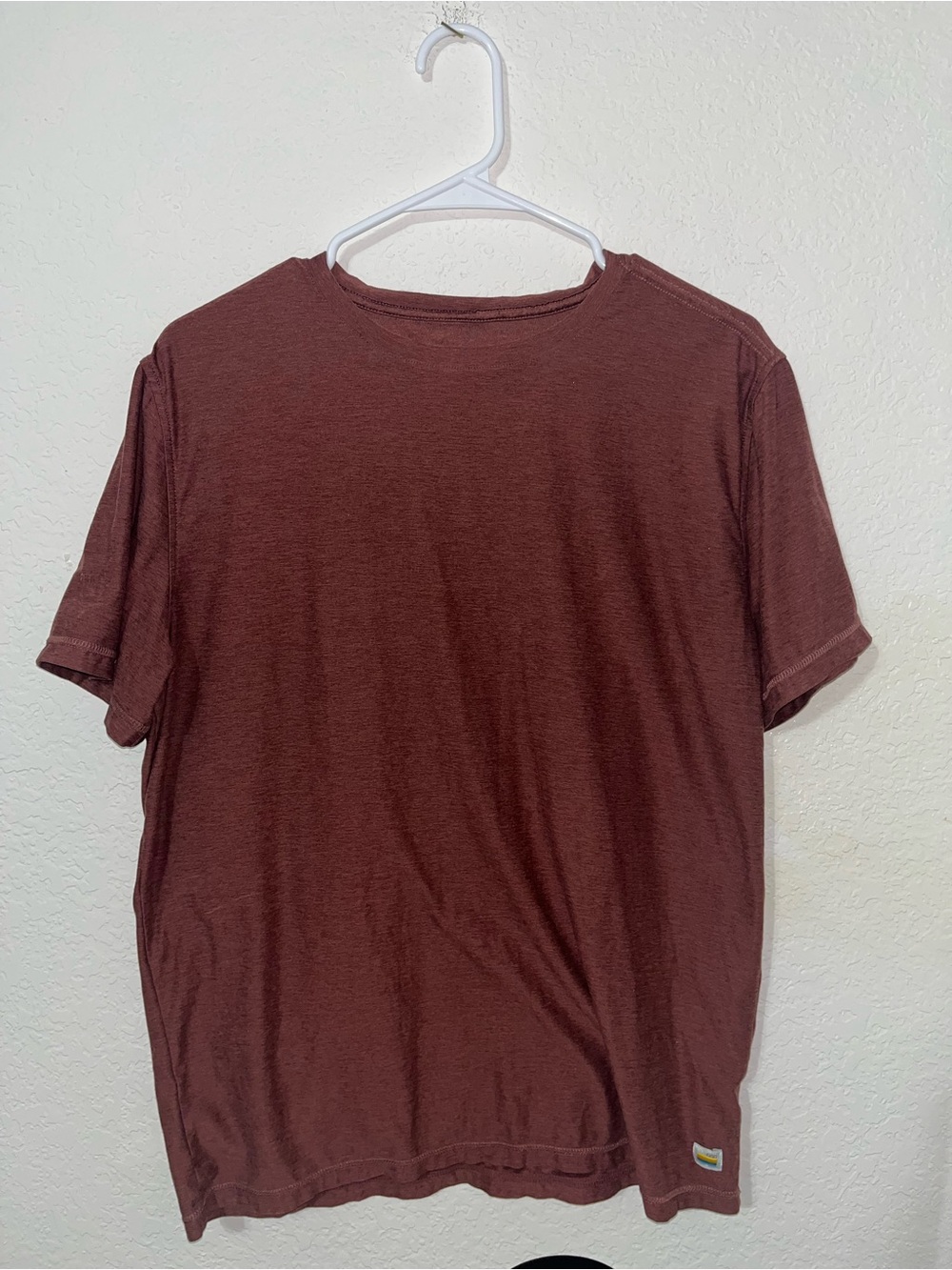 Vuori men’s rust short sleeve top tee shirt